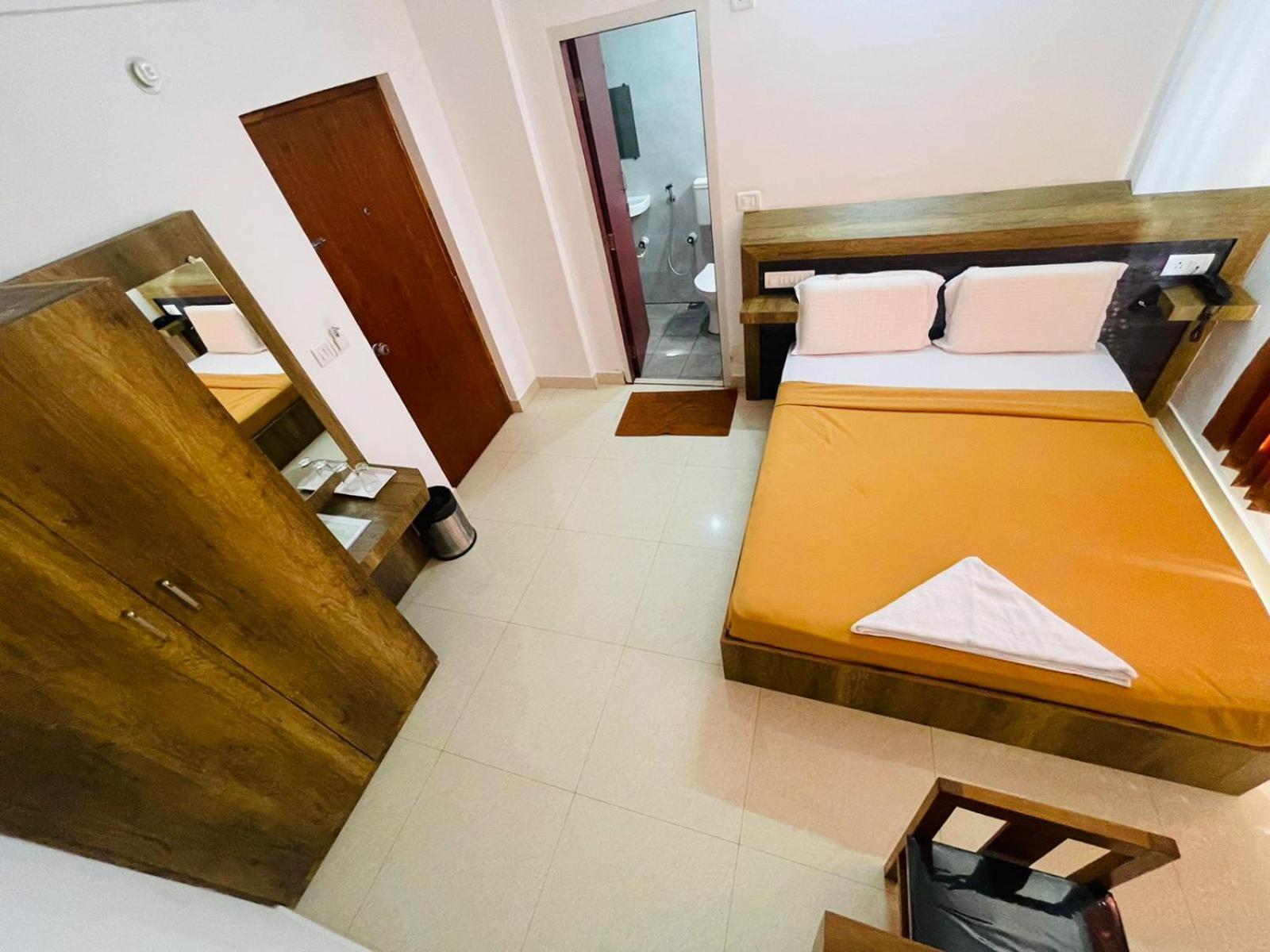 B Six Hotel Bangalore Luaran gambar