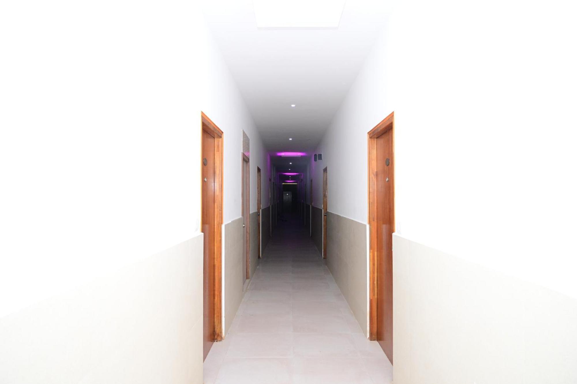 B Six Hotel Bangalore Luaran gambar